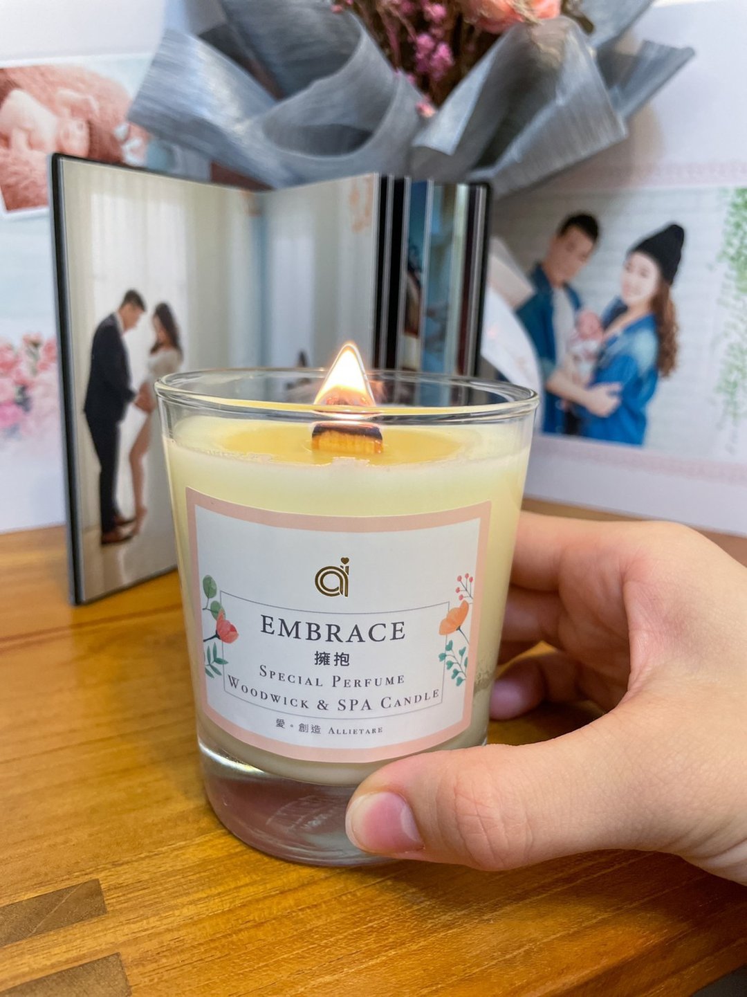 生日礼物【拥抱 (木质牡丹)-香氛蜡烛】Embrace - 蜡烛/烛台 - 植物．花 粉红色
