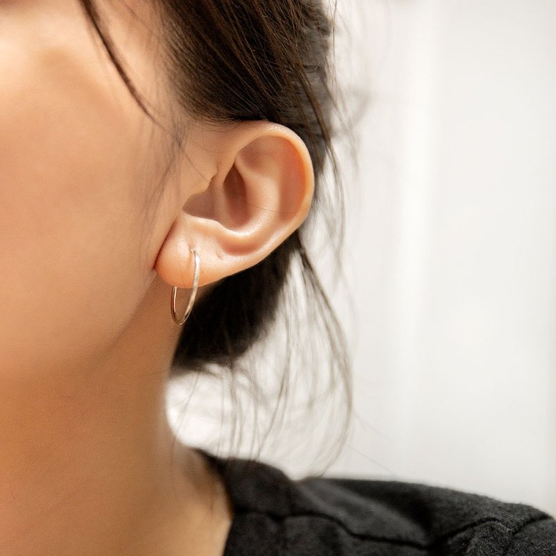 Thin Hoop Silver Earrings (20mm) 细圈纯银耳环 - 耳环/耳夹 - 纯银 银色