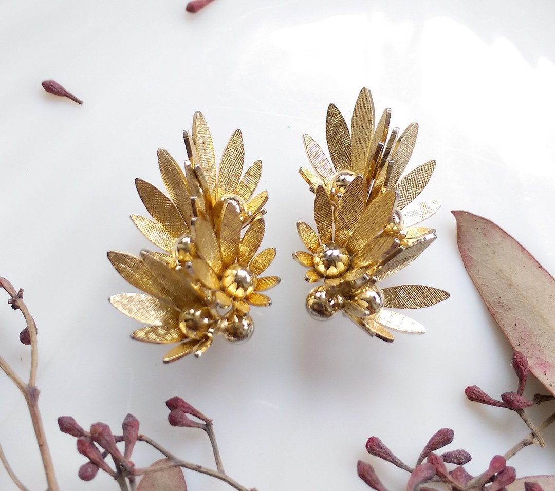 立体 金针叶 夹式耳环。西洋古董饰品 - 耳环/耳夹 - 其他金属 金色