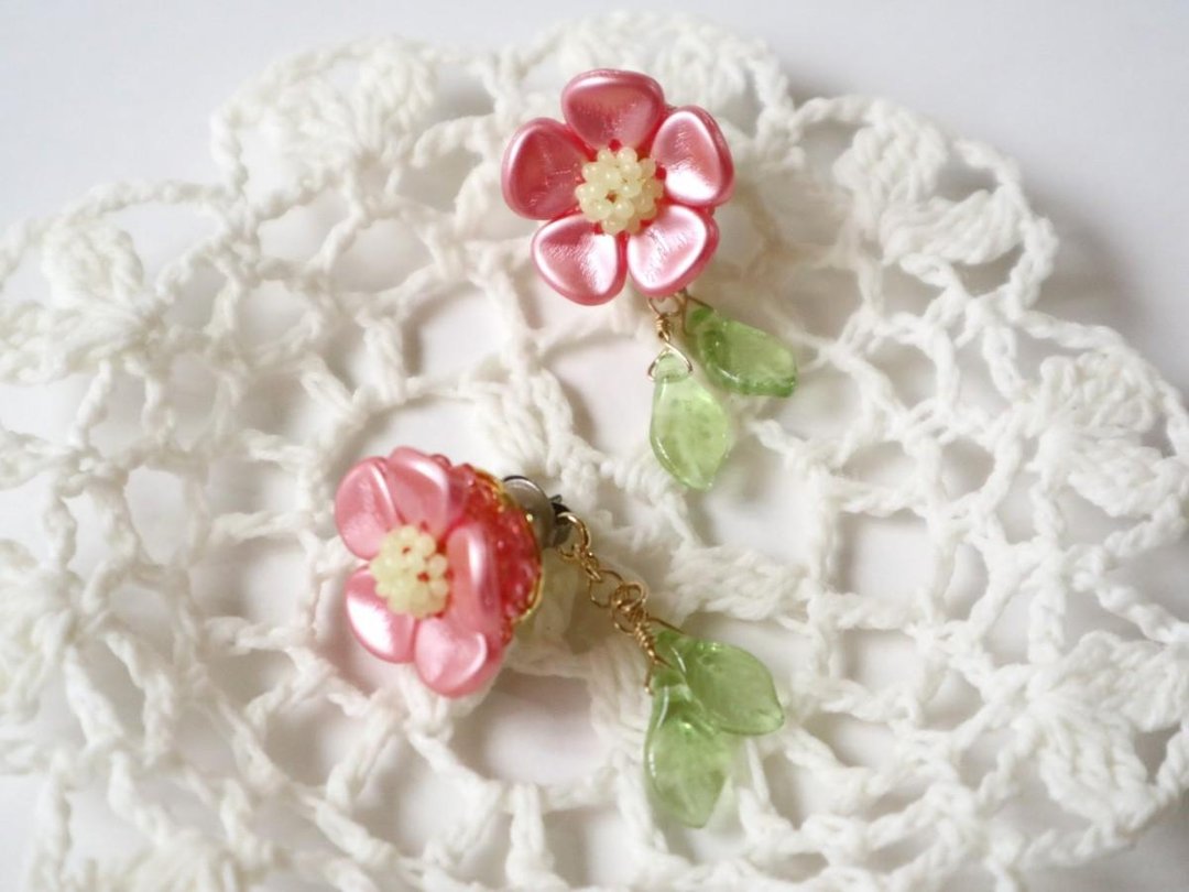 Candy Flower / Pierce Pink / 2way Type Flower Delicate Cute Cute Elegant Gorgeous Red Plum Peach Sakura New Year Spring Winter Czech Glass Back Catch - 耳环/耳夹 - 玻璃 粉红色