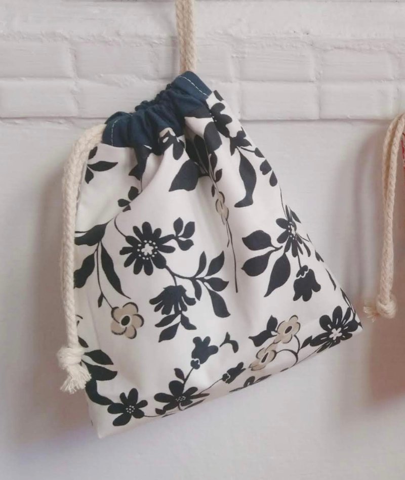 立体双面束口袋(黑色文青) - 化妆包/杂物包 - 棉．麻 黑色