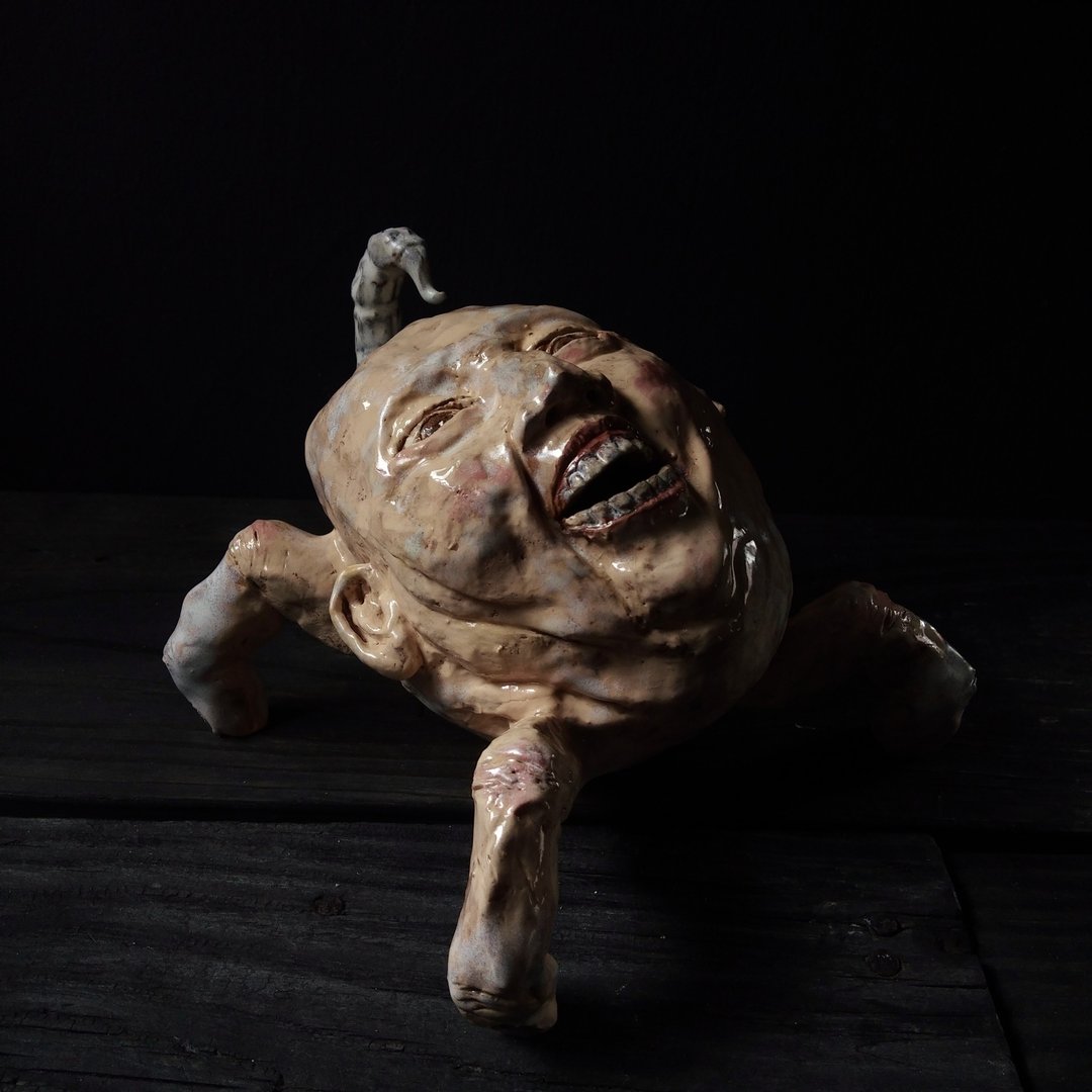 人头白斑辫尾蝎 (高13cm 雕塑 插花公仔) - 玩偶/公仔 - 陶 