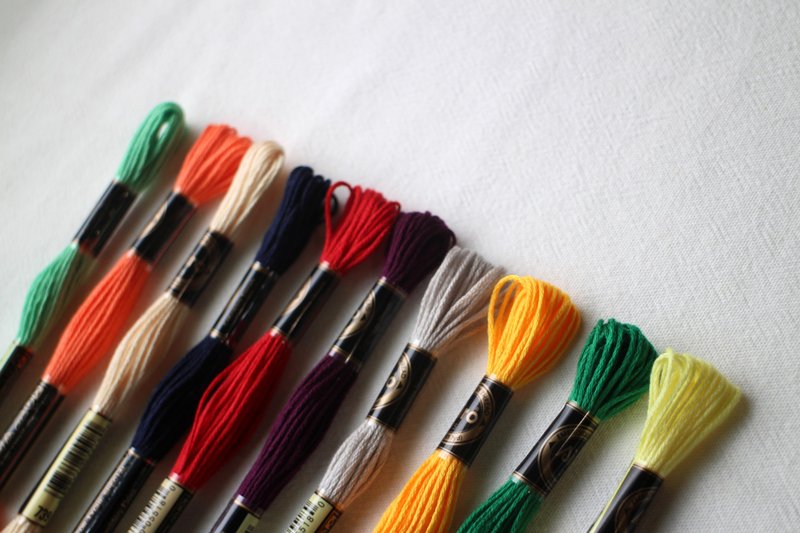 刺绣必备品 / 刺绣绣线 + 绕线片 - 编织/刺绣/羊毛毡/裁缝 - 绣线 多色