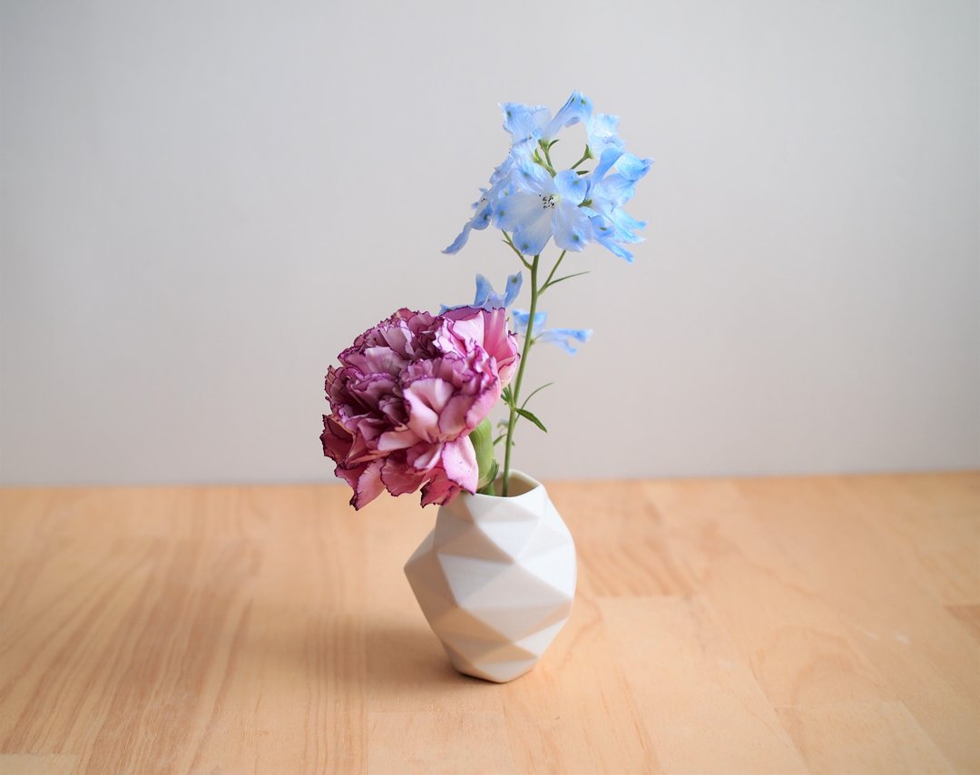 origami vase for one flower white - 花瓶/陶器 - 陶 白色
