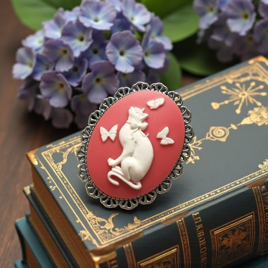 Cameo Brooch #110 缅甸玉雕胸针 猫 粉色 - 胸针 - 塑料 粉红色