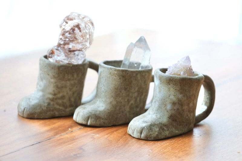 【圣诞礼物】把手猫脚迷你咖啡杯手捏侘寂风-烛台干花器牙签筒 - 其他杯子 - 陶 卡其色