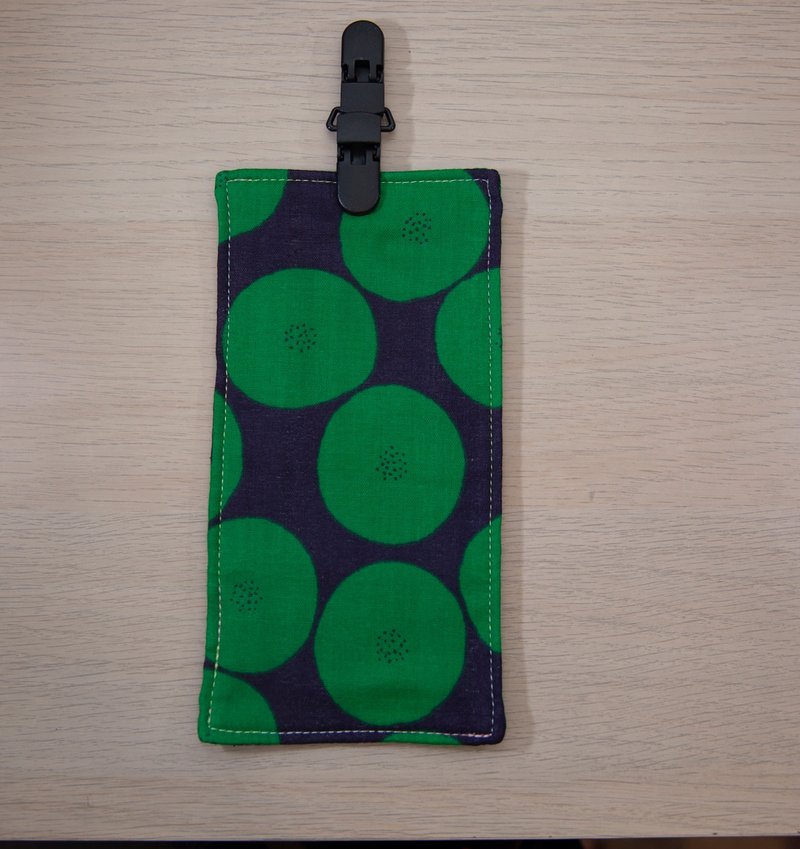 绿胖胖面包 手作手帕/幼儿园手帕夹/儿童手帕/口水巾 - 围嘴/口水巾 - 棉．麻 绿色