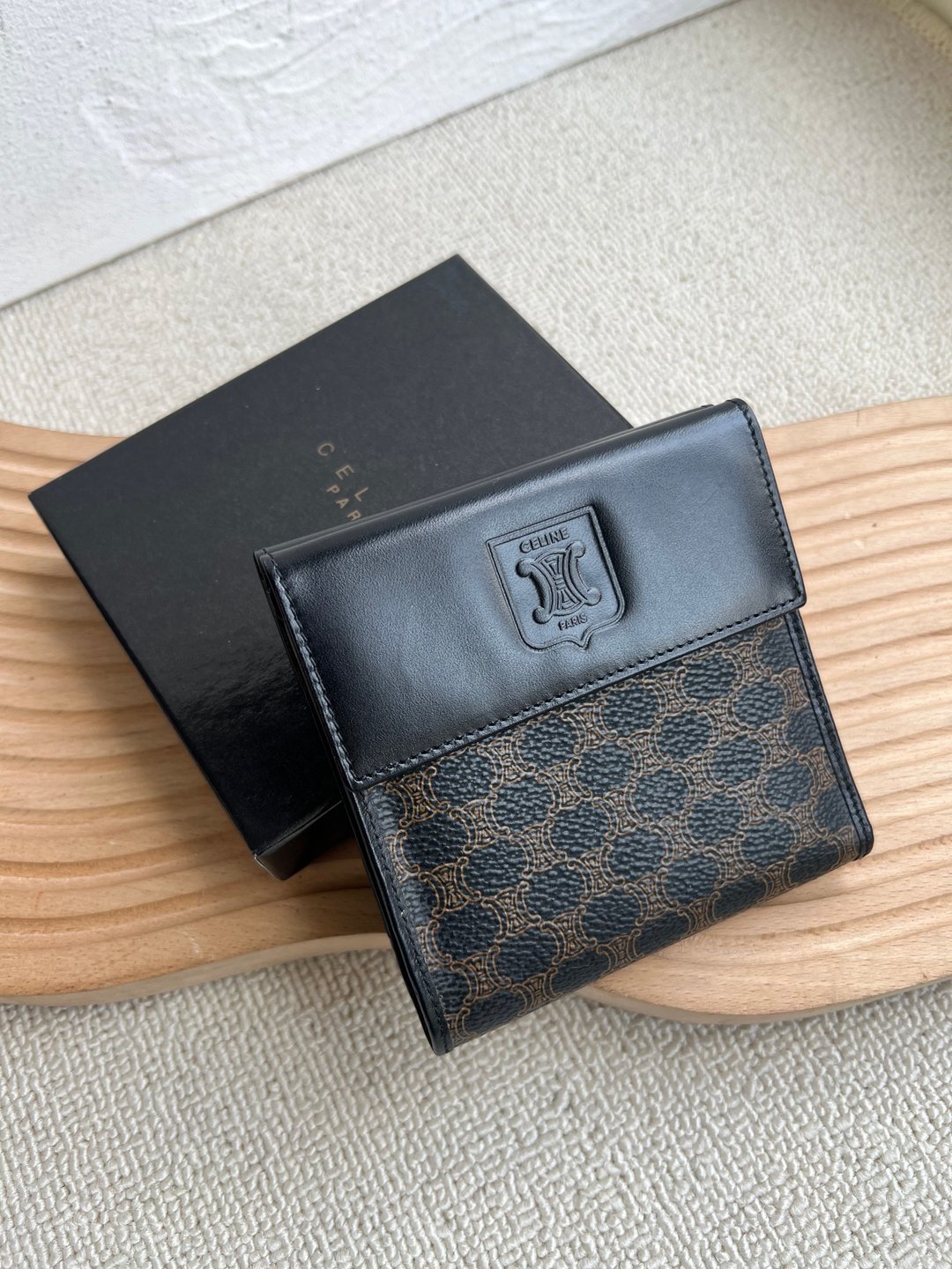 中古Celine黑花凯旋门压纹短夹 - 皮夹/钱包 - 防水材质 黑色