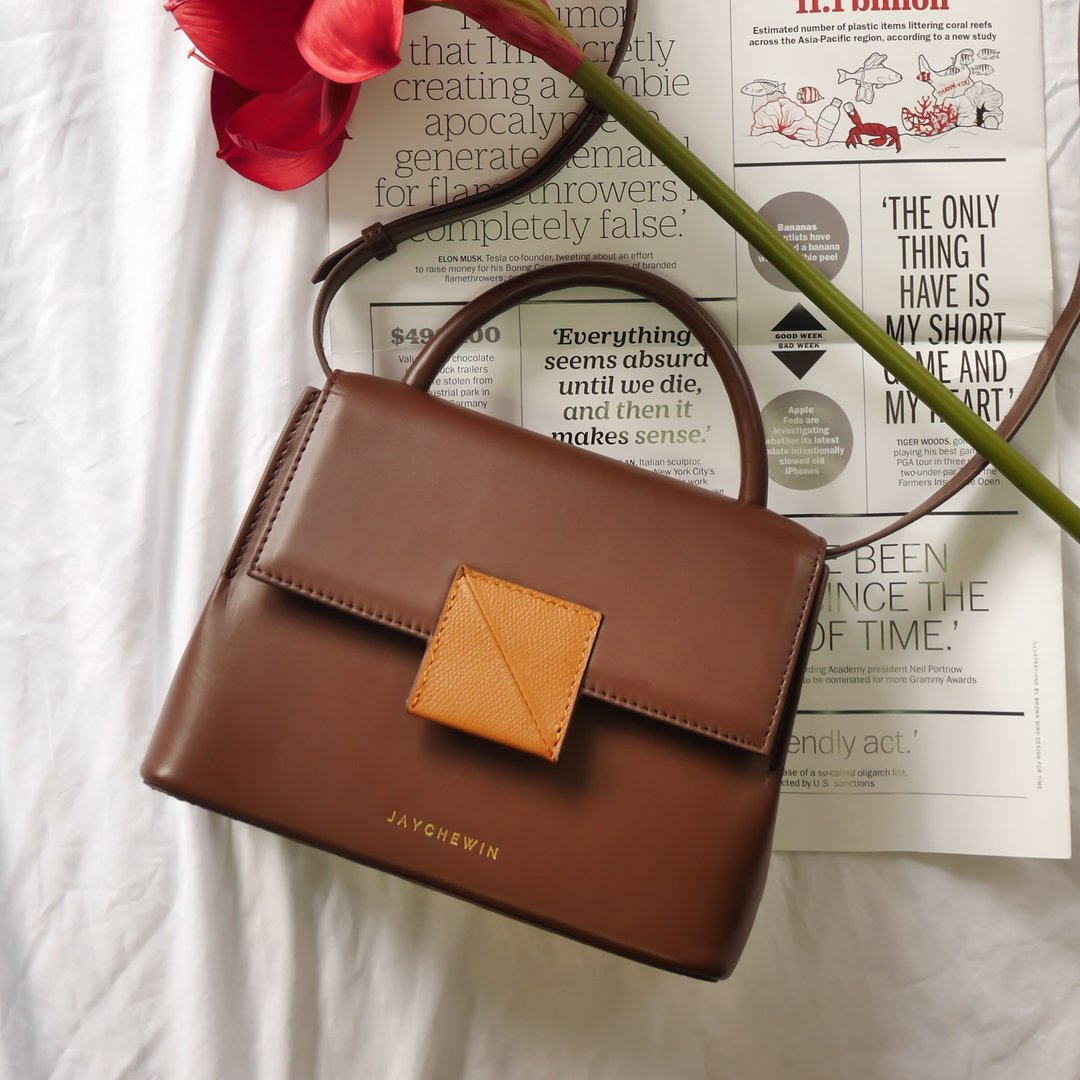 斜背包 Cable Flap Bag 翻盖手提包 / 核桃棕色 Walnut Brown - 手提包/手提袋 - 真皮 咖啡色