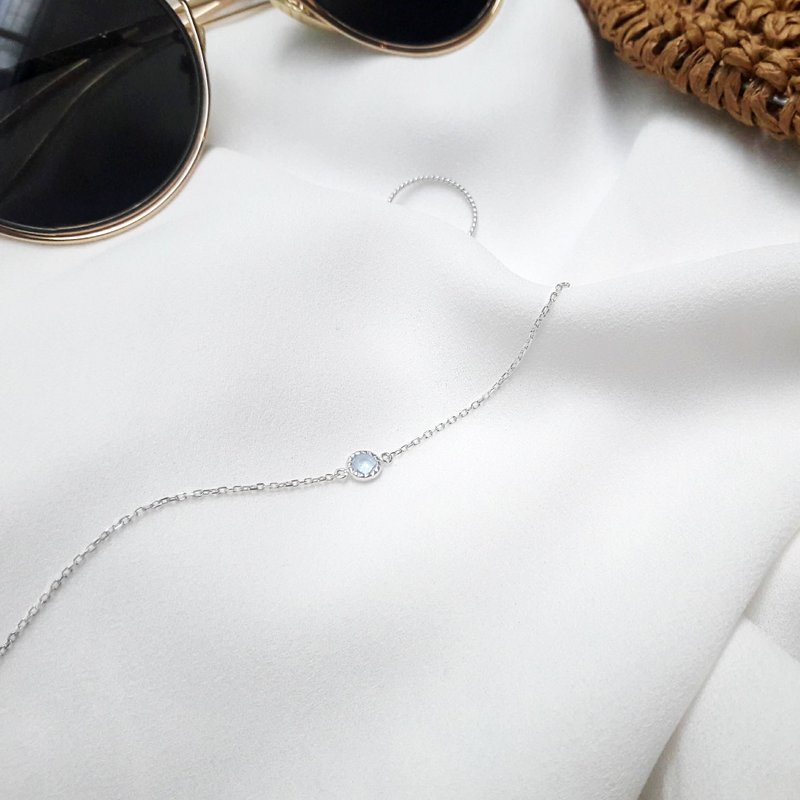 浅蓝拓帕小圆片纯银手链 | 天然石 | 轻珠宝。友情。生日礼物。 - 手链/手环 - 纯银 