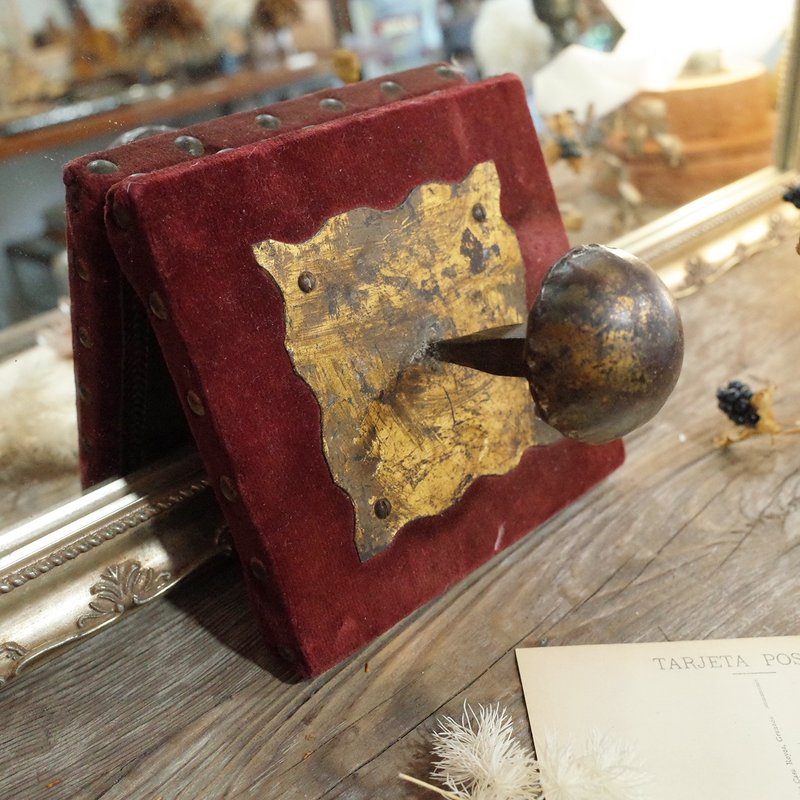 西班牙老件.暗红色天鹅绒布.金色金属饰片铆钉.铸铁挂勾.壁挂 - 墙贴/壁贴 - 其他材质 