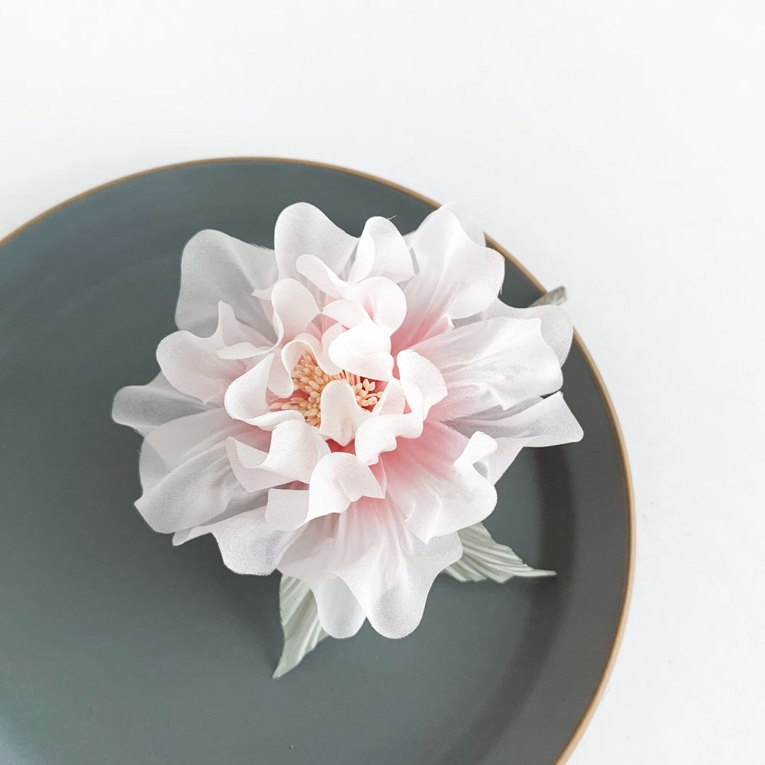 Corsage. Corsage peony corsage. Size S. - 胸花/手腕花 - 丝．绢 白色