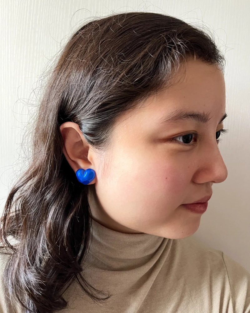 红蓝2色心型耳环- The Beloved Hearts - 耳环/耳夹 - 树脂 多色