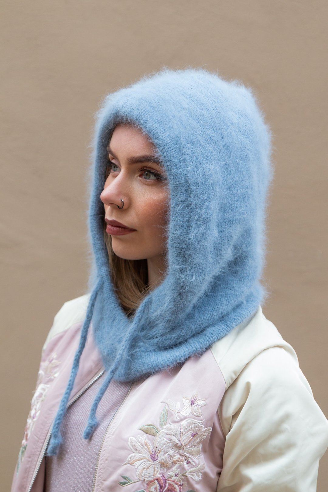 Angora knitted hood. Fluffy wool balaclava - 帽子 - 羊毛 蓝色