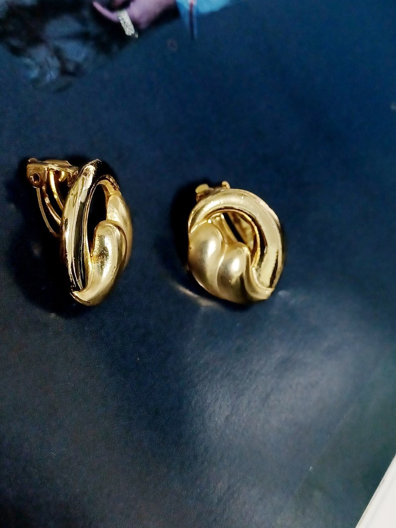 vintage jewelry  古董金色火炬夹式耳环 - 耳环/耳夹 - 其他金属 