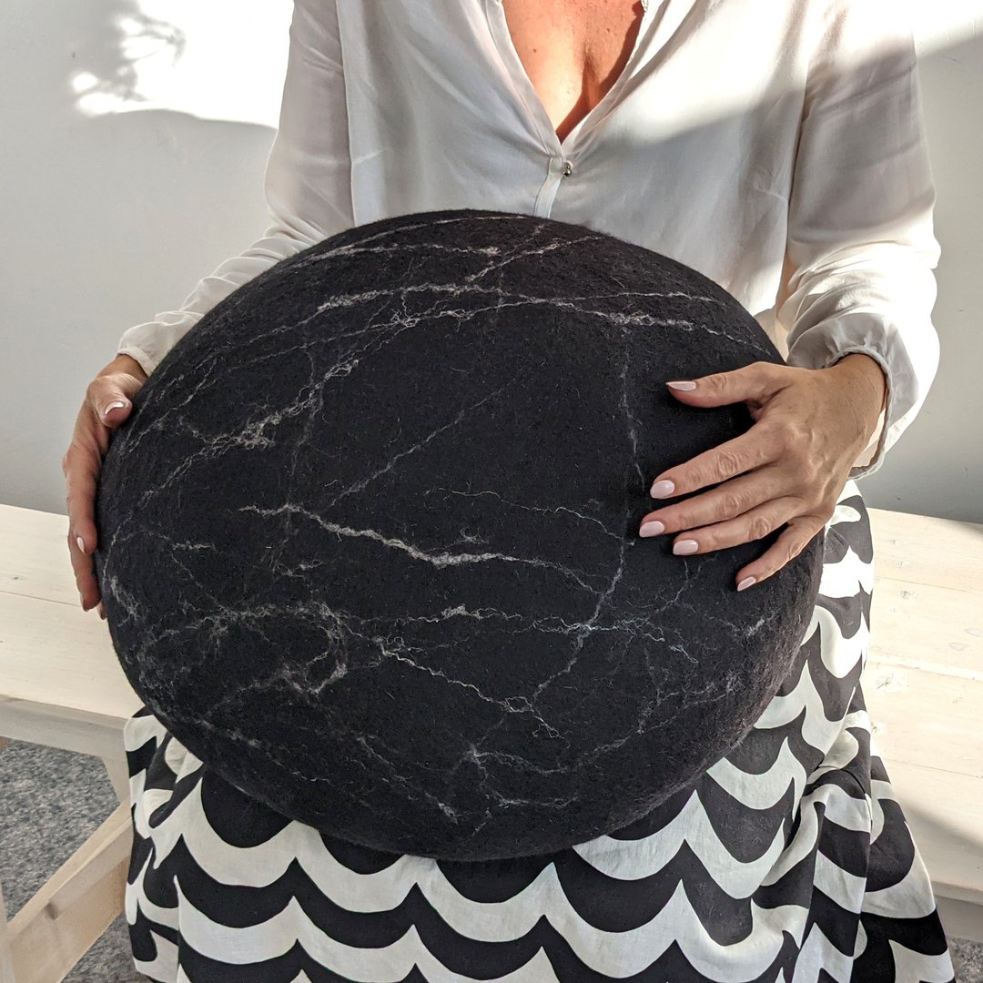 Wool stone pouf ottoman, floor cushion – Black marble Model - 枕头/抱枕 - 羊毛 黑色