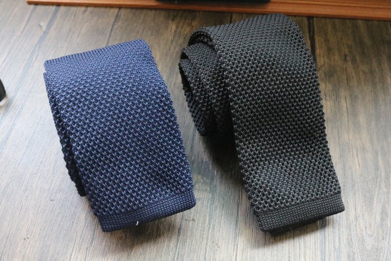 高密度两色针织平头领带免费绣字礼盒装 - 领带/领带夹 - 聚酯纤维 