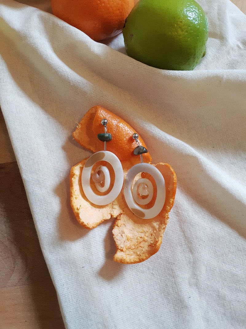 Double OO 珍珠母耳环 - 耳环/耳夹 - 半宝石 白色