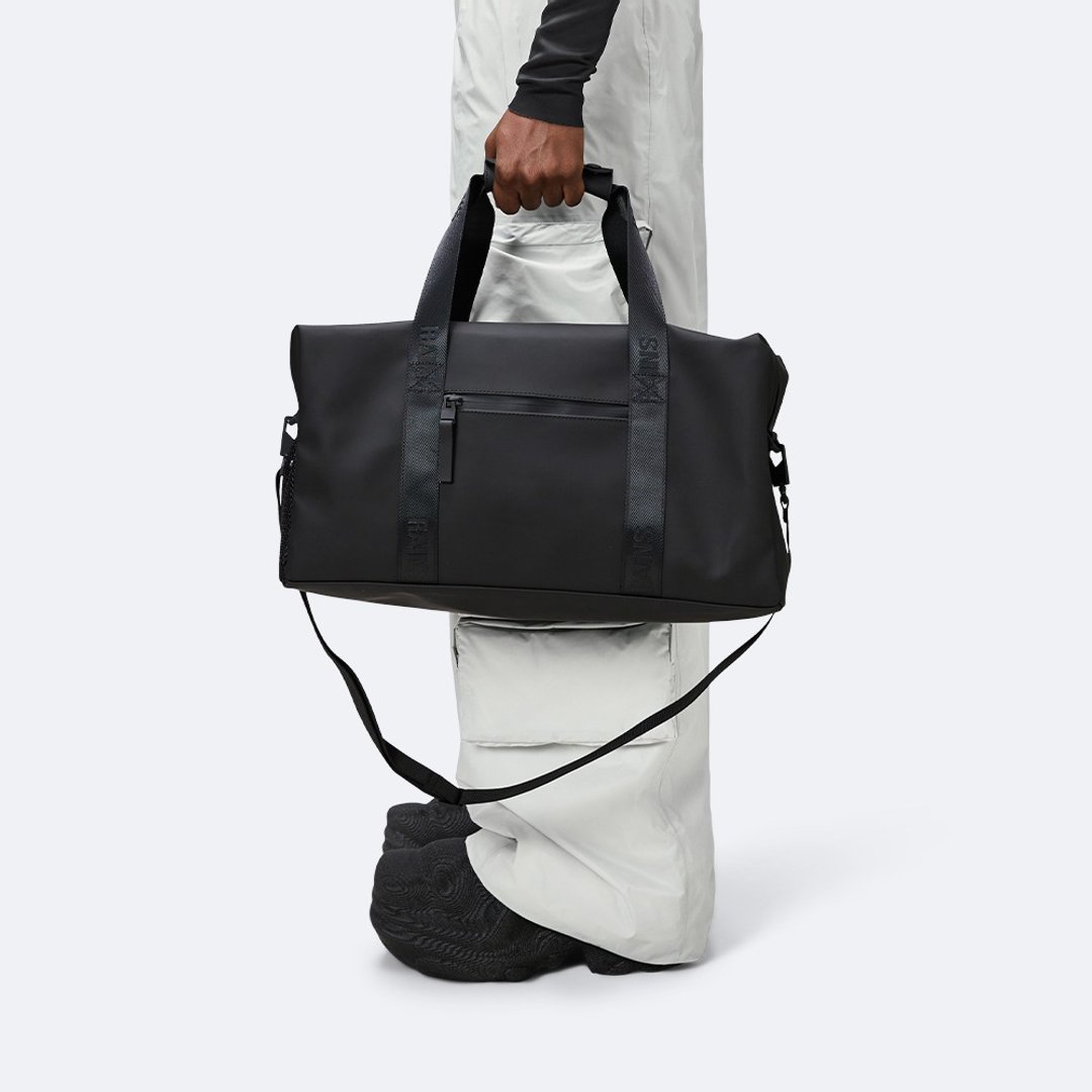 【丹麦 RAINS】Trail Gym Bag 防水运动健身包 - 手提包/手提袋 - 其他材质 黑色