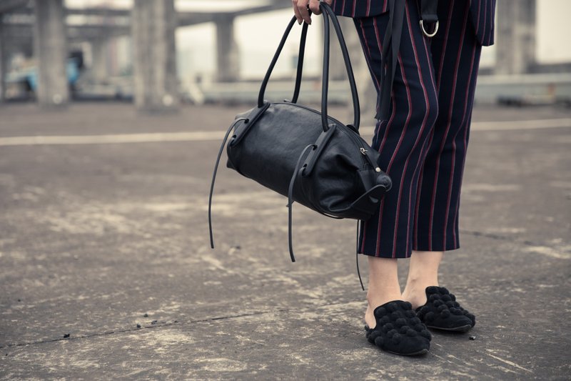 Mesheen 米申 简约单肩牛皮手提包 - 手提包/手提袋 - 真皮 黑色