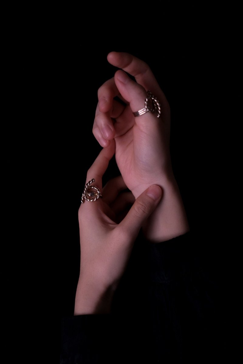 纯银 麻花戒指 / Circle Circus - 戒指 - 纯银 