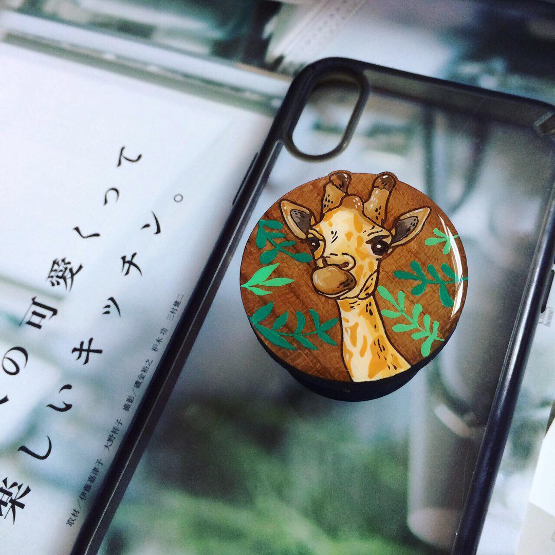 Wooden griptok giraffe - 手机座/防尘塞 - 木头 橘色