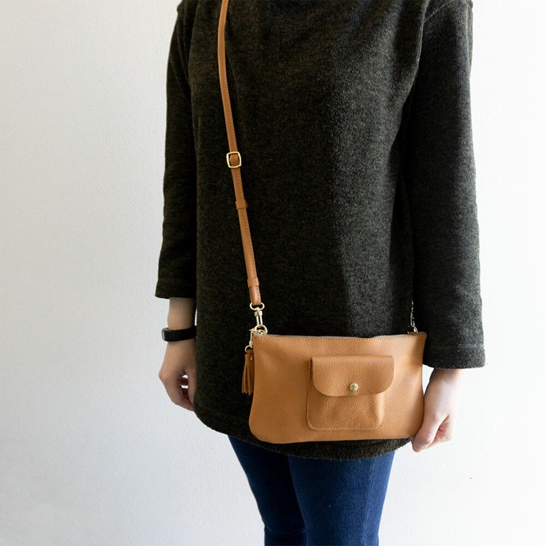 Horizontal Smartphone Pochette with Zipper [Shrink Leather] Smartphone Pochette Camel Mother's Day HS29K - 手机配件 - 真皮 咖啡色