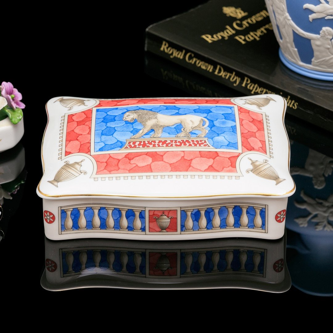 英国制 Wedgwood雄狮1992骨瓷名片盒手表盒珠宝首饰收纳盒 - 收纳用品 - 瓷 