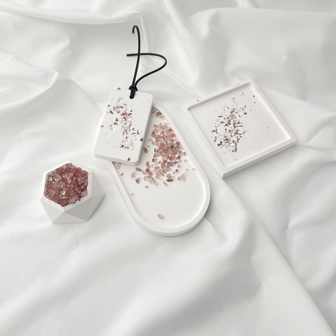 【水晶碎石】 红草莓水晶碎石香氛砖 - 香薰/精油/线香 - 水晶 白色