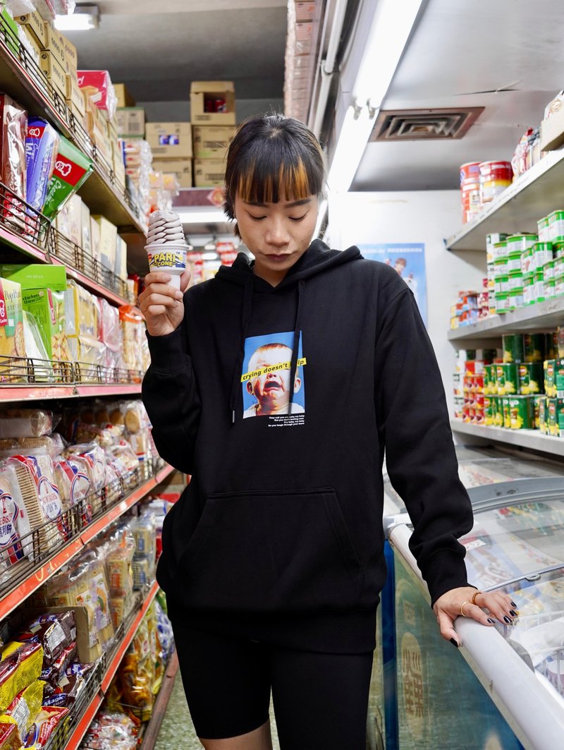 黑色 Crybaby Hoodie 重磅 | 香港设计 原创 移民礼物 有帽卫衣 - 中性连帽卫衣/T 恤 - 棉．麻 黑色
