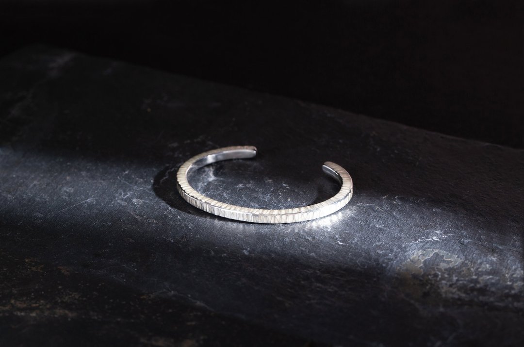 立体锻花 纯银 树干手环 Forging Silver Bangle - 手链/手环 - 纯银 银色