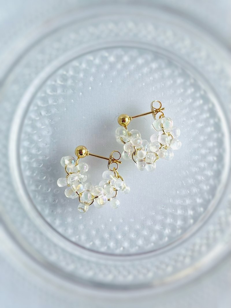 捷克珠圈耳针/蝴蝶结 /圈形耳针/18kgp/珠/防过敏/捷克珠/水晶彩虹 - 耳环/耳夹 - 玻璃 白色