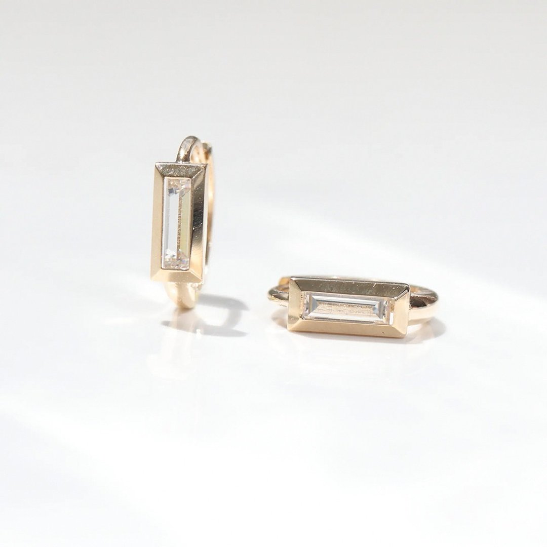 14K 方型包钻耳扣耳环 (内径 8.5 mm) 洗澡免摘  流汗碰水不褪色 - 耳环/耳夹 - 贵金属 金色