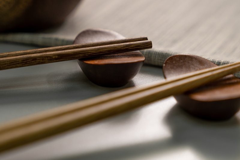 Islandoffer岛屿制作 楠木元宝筷子架/托4个 - 筷子/筷架 - 木头 金色