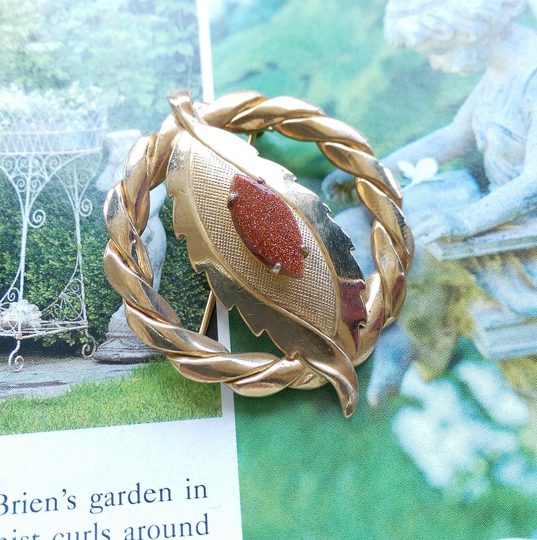 Vintage Jewelry  金色调 金叶子 圈圈 金砂石 别针 胸针 - 徽章/别针 - 其他金属 金色