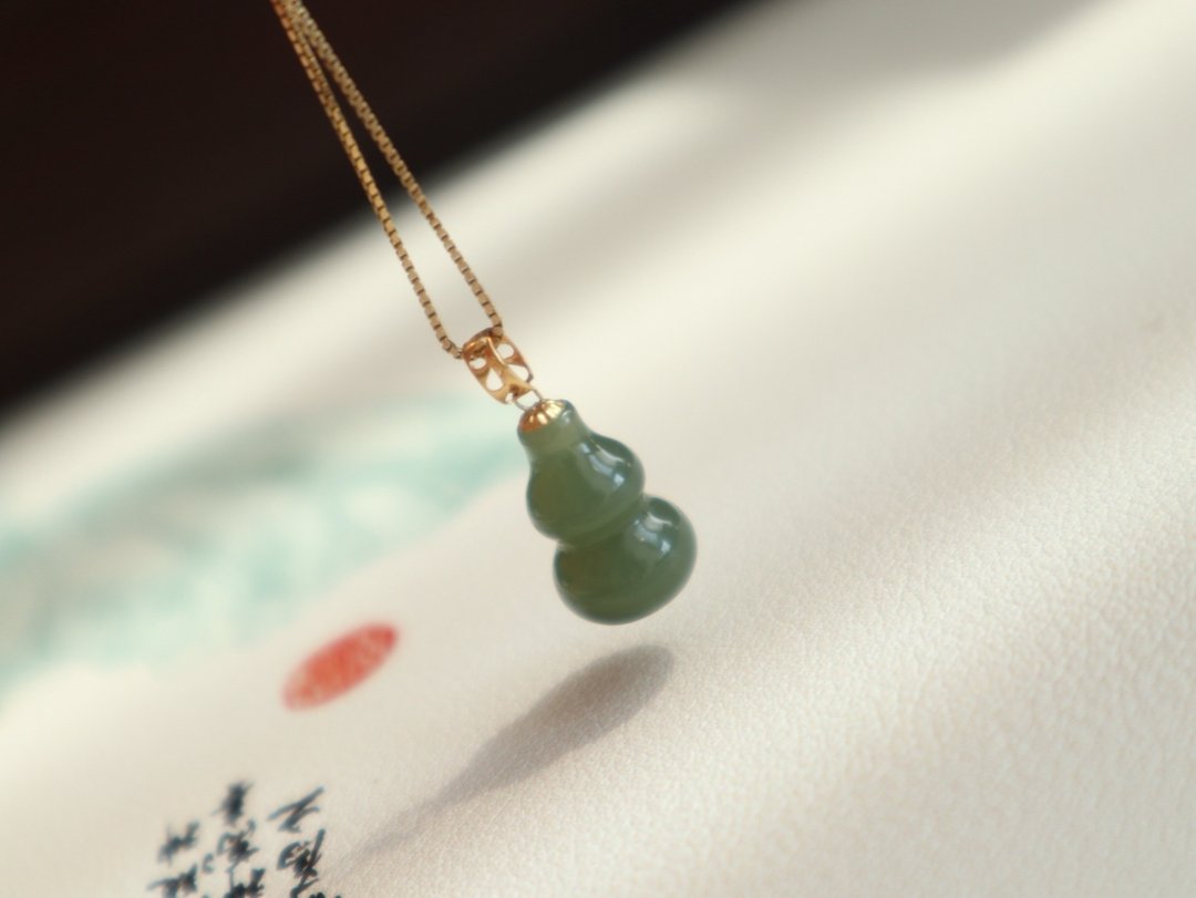天然和田玉碧玉葫芦吊坠锁骨链18k金镶嵌立体雕刻玉质细腻福禄 - 项链 - 玉石 