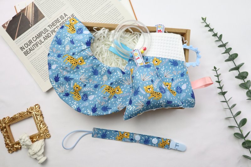 弥月礼盒│六层纱口水巾 安抚巾 奶嘴链 手摇铃:::可爱花豹 - 满月礼盒 - 棉．麻 蓝色