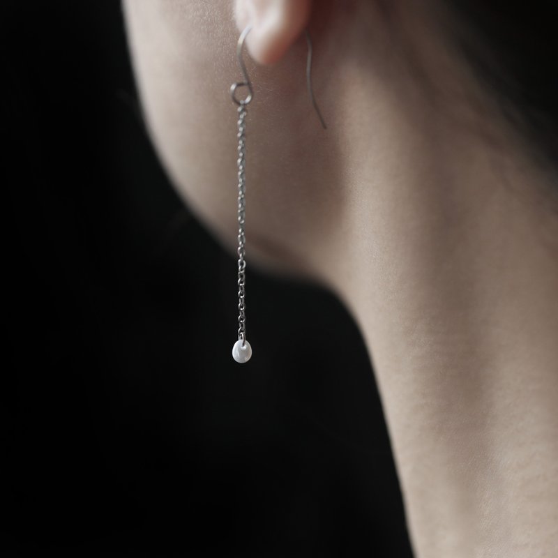 moorigin 珍珠耳环 (垂吊) | 可改夹式・医疗钢・抗过敏・不掉色 - 耳环/耳夹 - 不锈钢 白色