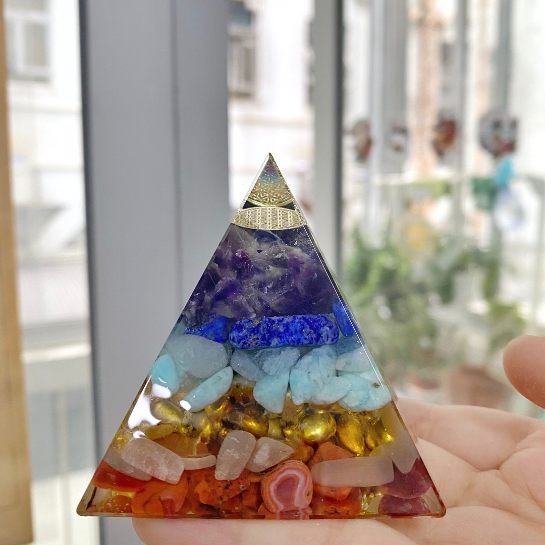 Orgonite 能量塔— 八脉轮 - 摆饰 - 宝石 多色