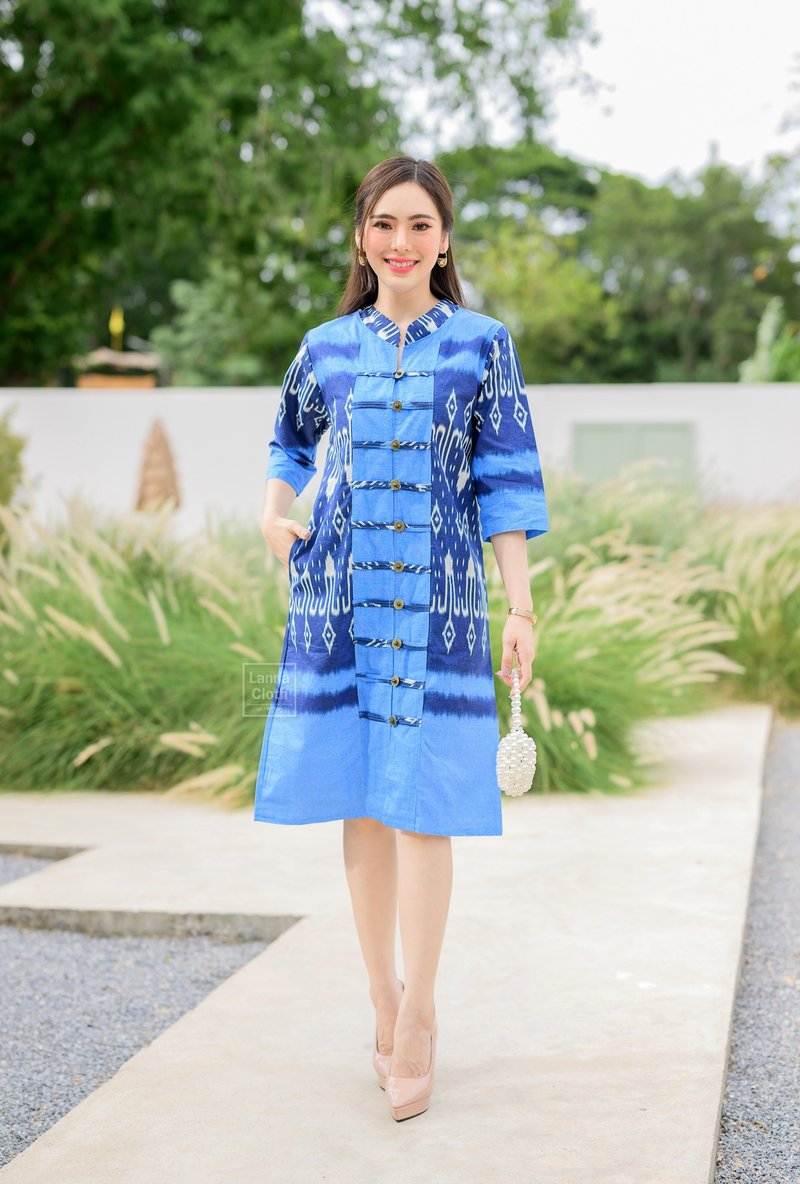 美丽 现代的传统服饰印花棉质连衣裙 中式领子 前纽扣开衩 其 - 洋装/连衣裙 - 棉．麻 