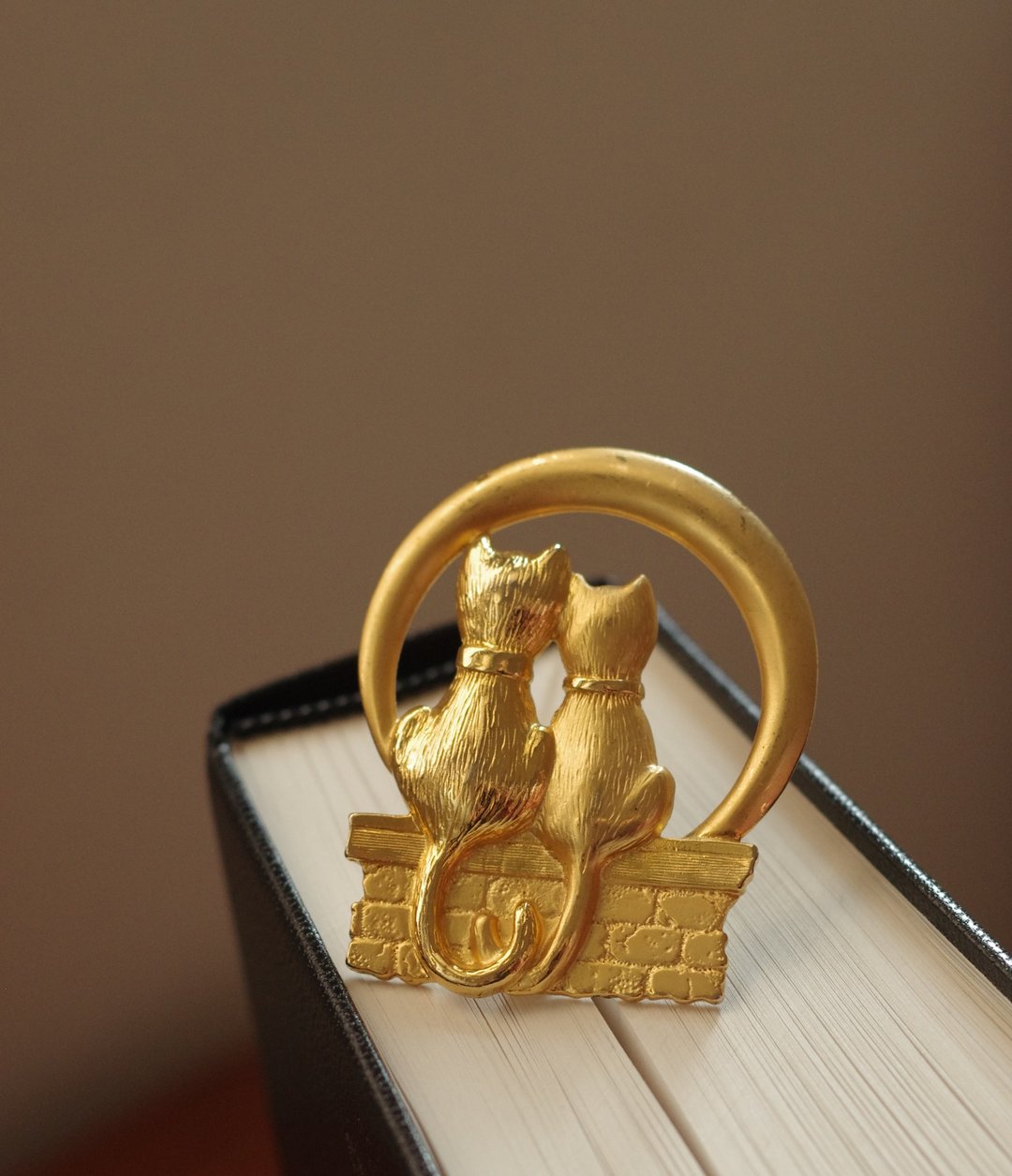 B427-古董 Vintage 金色动物猫JJ别针 胸针 - 胸针 - 其他金属 金色