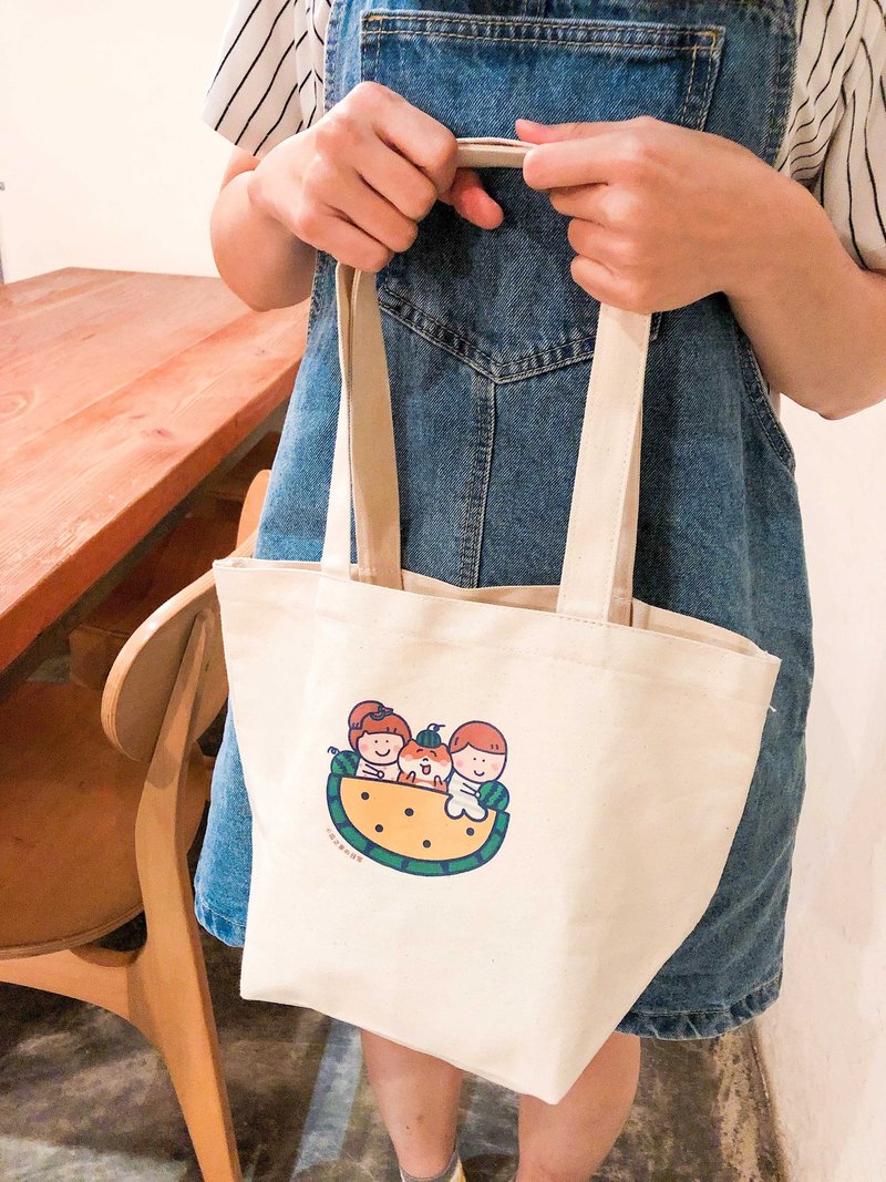 小玉西瓜喵船の日常 大容量肩背午餐袋 Canvas bag - 侧背包/斜挎包 - 棉．麻 黄色