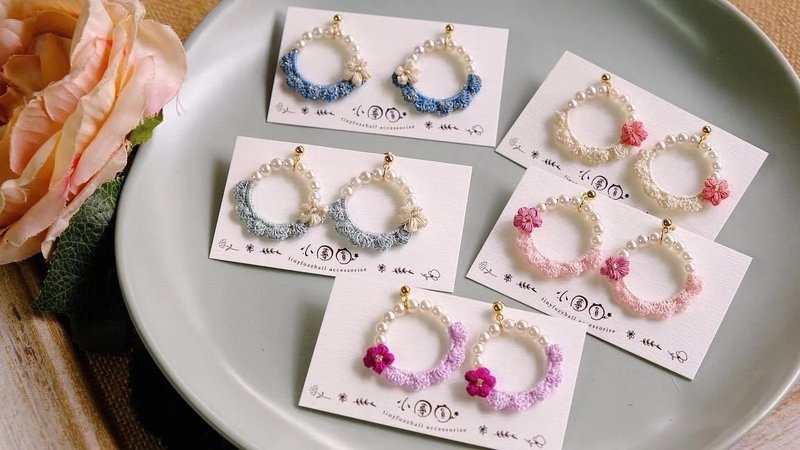 鈎针编织 半圈小珍珠蕾丝相框 - 耳环/耳夹 - 棉．麻 