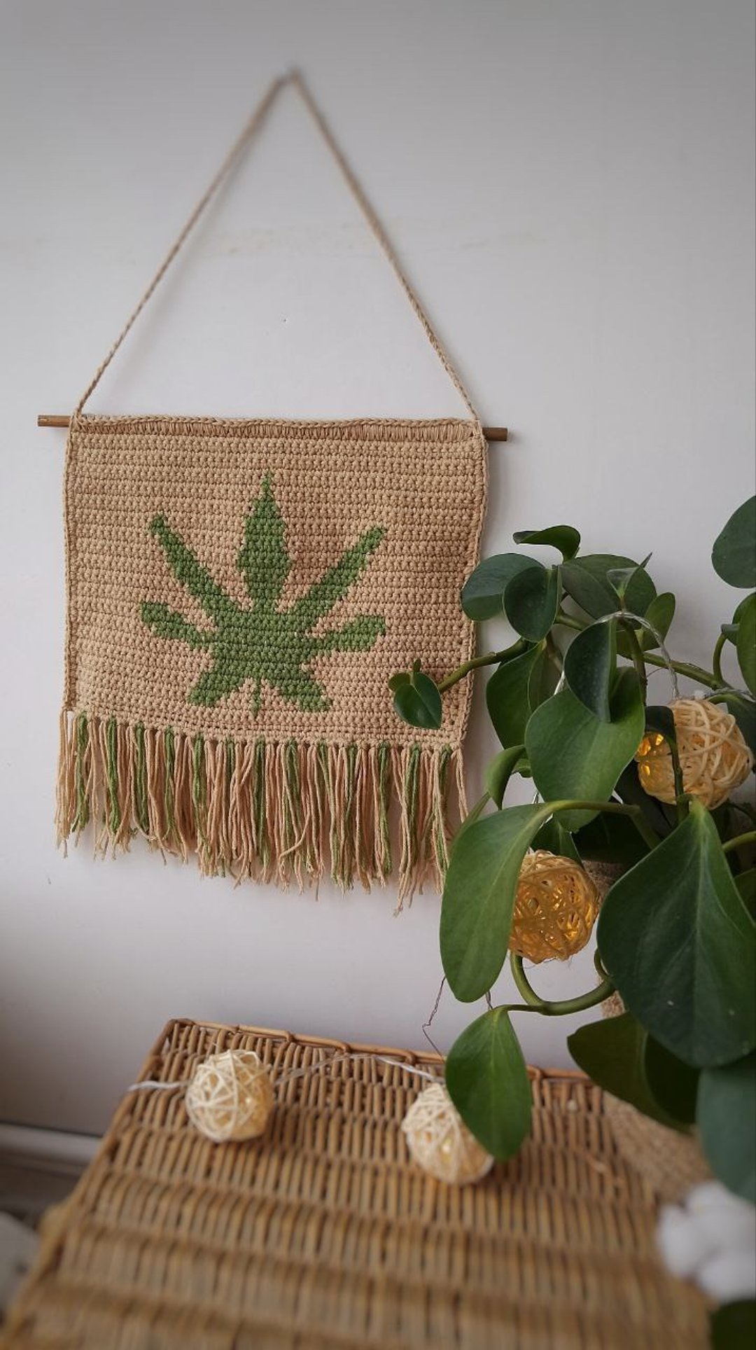 Cannabis Crochet wall hanging marijuana. Tropical leaf hemp wall panel decor. - 墙贴/壁贴 - 棉 咖啡色