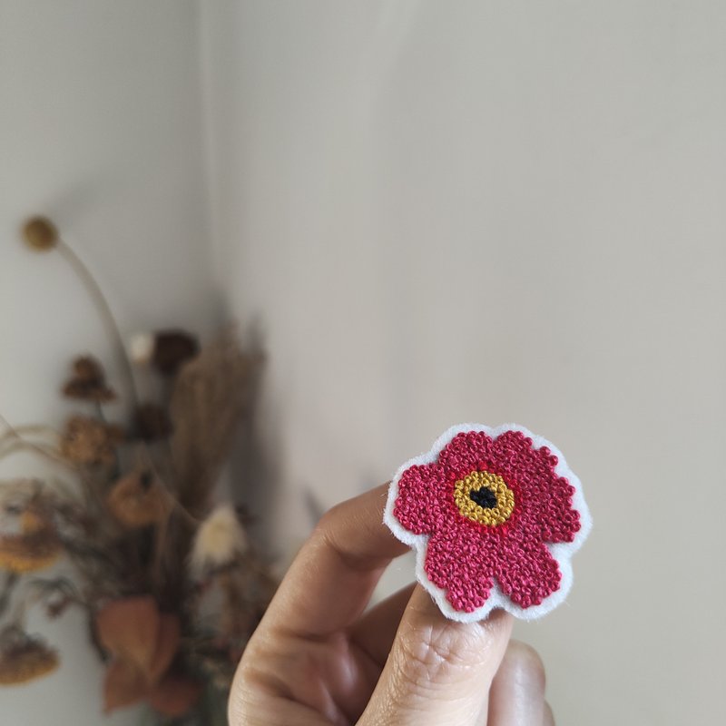 手工刺绣 | poppy罂粟花胸针 - 胸针 - 绣线 红色