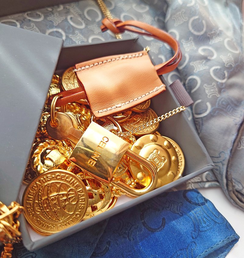 中古美品 真CELINE 蜜糖皮套金属锁头 包包挂饰挂件 锁匙扣钥匙圈 - 钥匙链/钥匙包 - 铝合金 金色