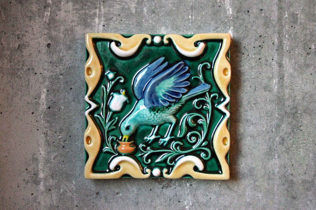 Nightingale ceramic relief handpainted tile Wall hanging bird decor majolica - 墙贴/壁贴 - 粘土 绿色