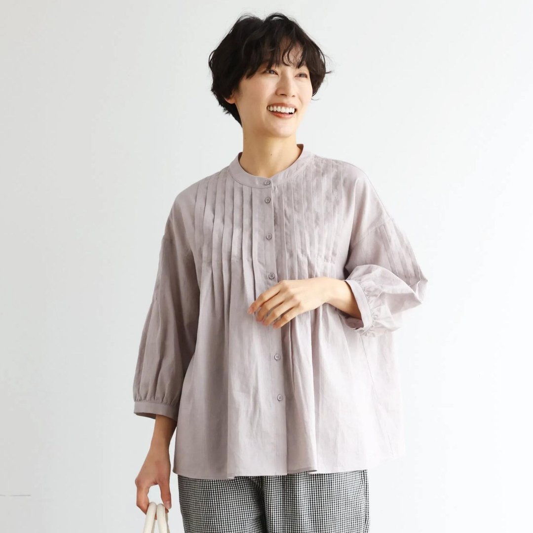 增添丰富表情的细致打褶七分袖衬衫 棉麻 浅灰米色 250425-3 - 女装衬衫 - 棉 灰色