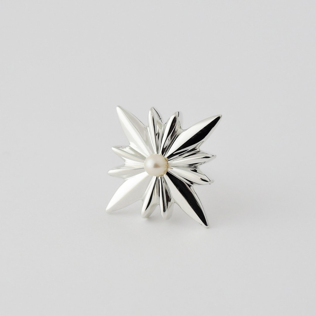 snow white pin brooch * silver 925 pin brooch / tie tack * - 胸针 - 其他金属 银色