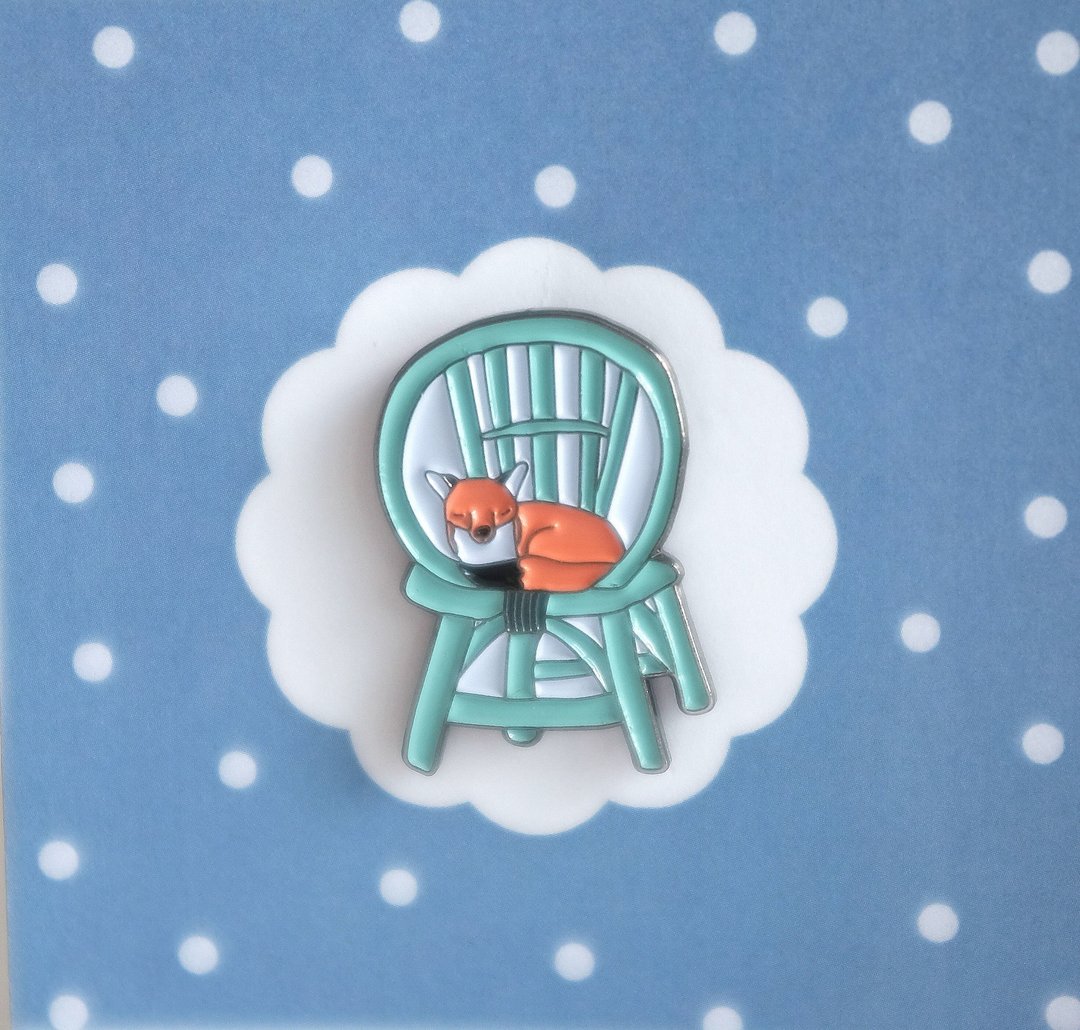 Fox In Rattan Chair Pin - 其他 - 其他金属 灰色